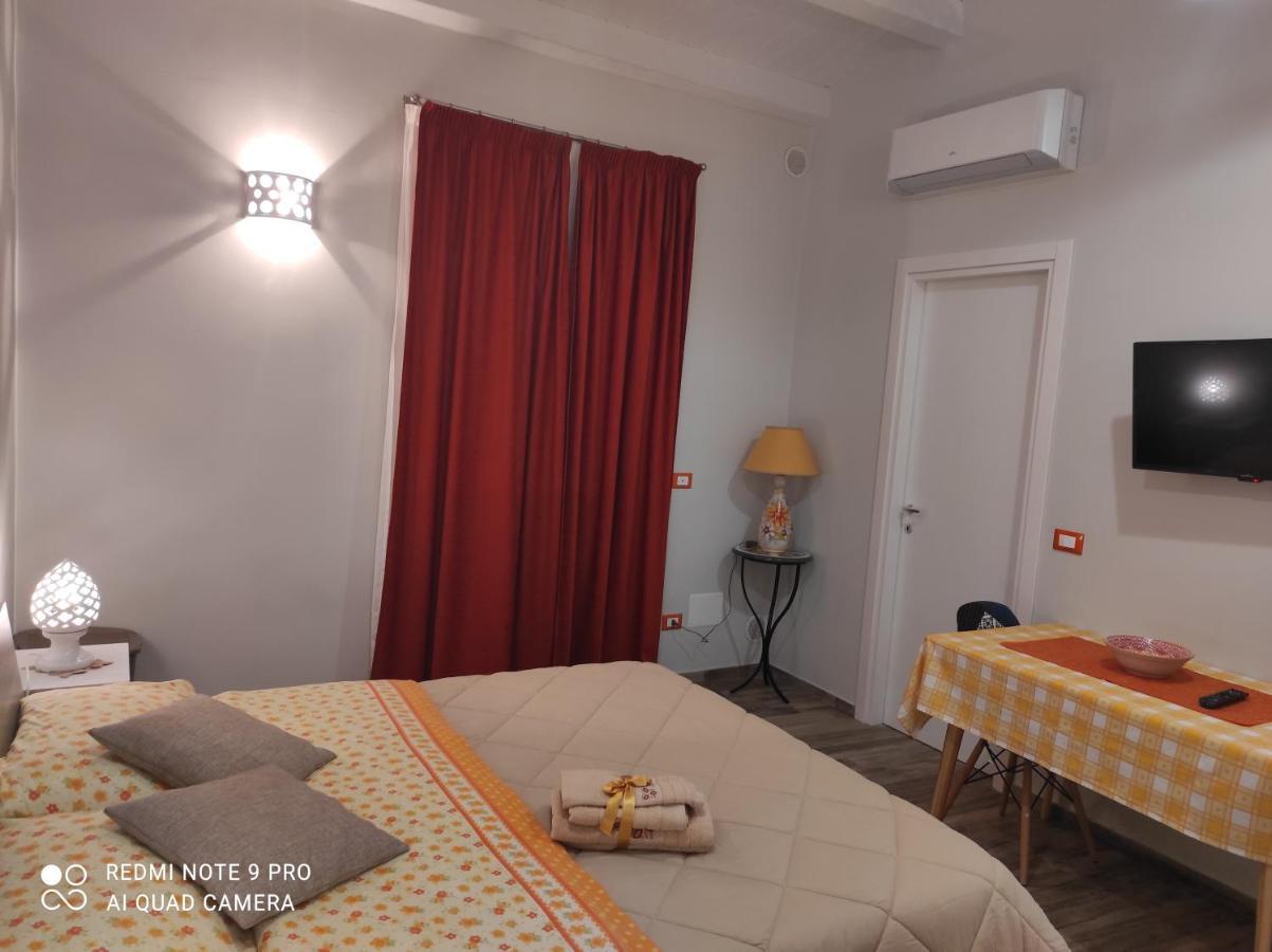 Case Vacanza Le Casette Santo Stefano di Camastra Exteriör bild