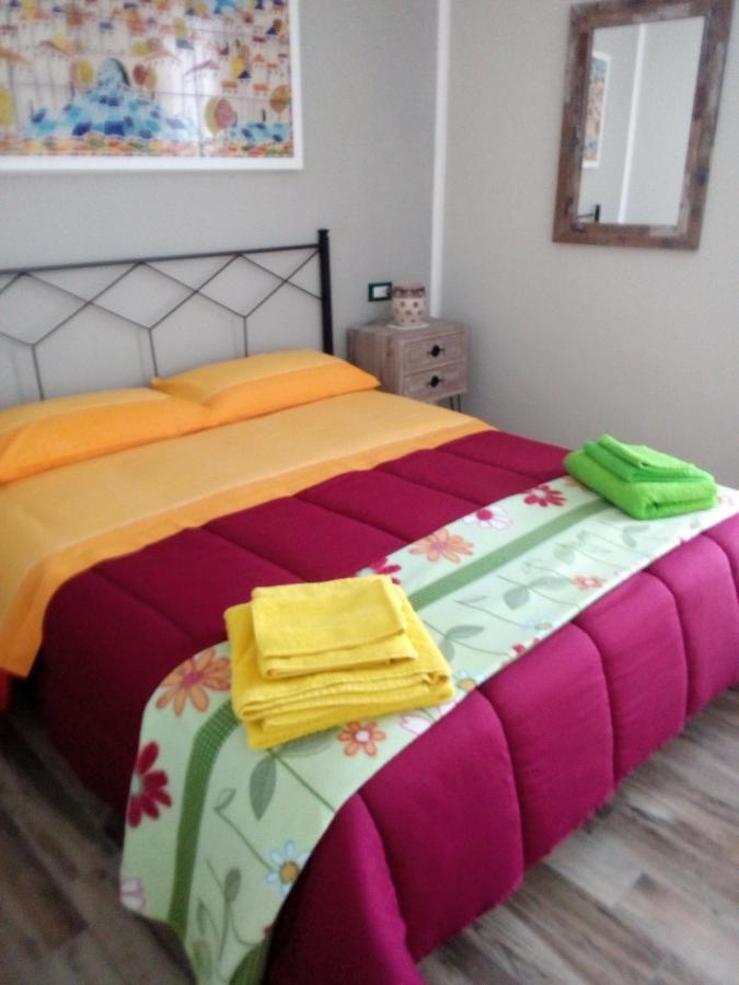 Case Vacanza Le Casette Santo Stefano di Camastra Exteriör bild